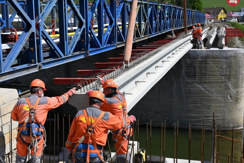 Obrazom: Práce na moste v Strážkom idú podľa plánu