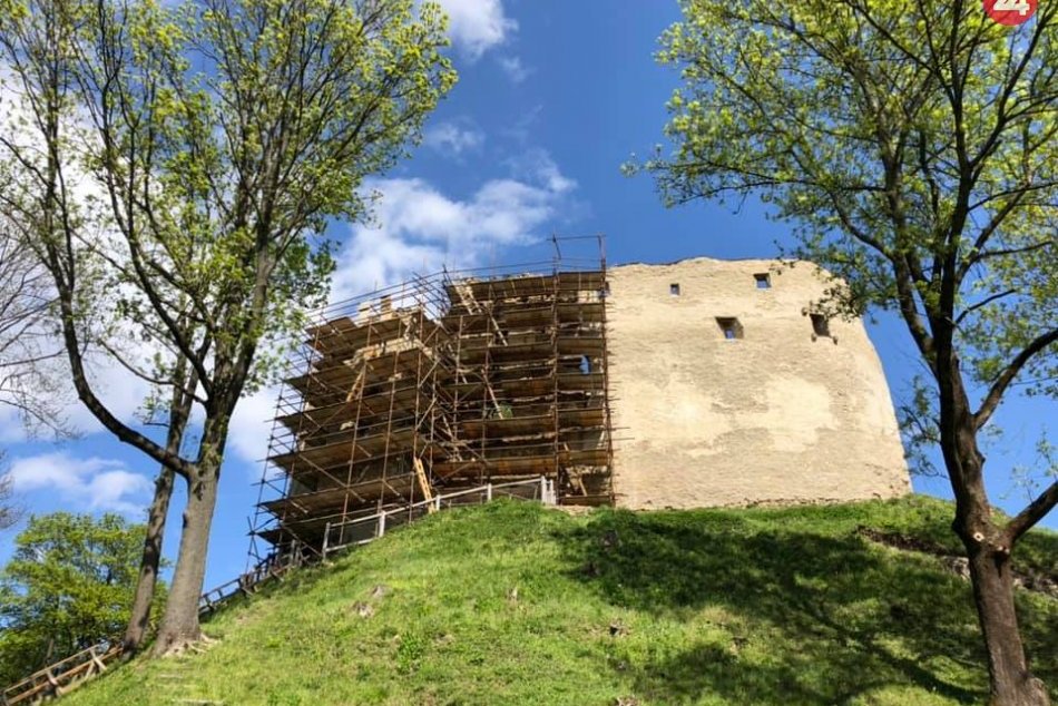 FOTO z Považského hradu: Opäť ho otvorili