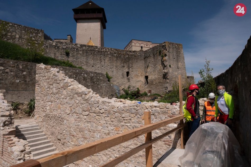 OBRAZOM: Rekonštrukcia Južného opevnenia Trenčianskeho hradu