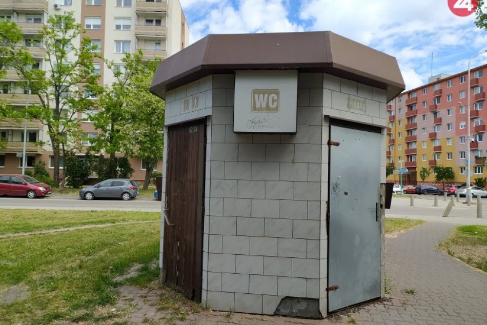 Verejné toalety na autobusovej stanici v Nových Zámkoch