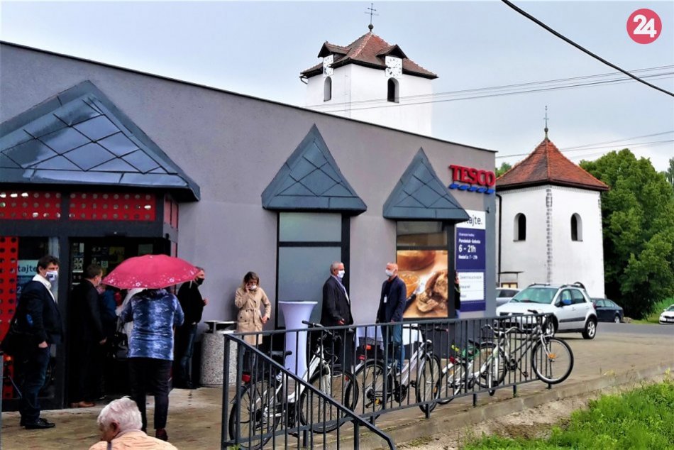 OBRAZOM: Otvorenie nového supermarketu Tesco v Turanoch