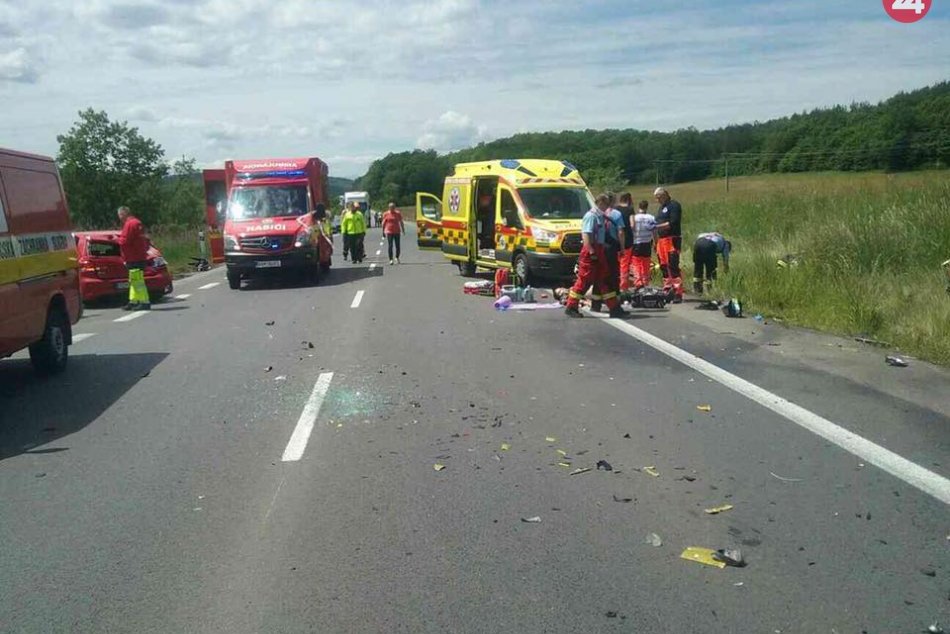 FOTO: Tragická nehoda dvoch motoriek a auta pri Zvolene