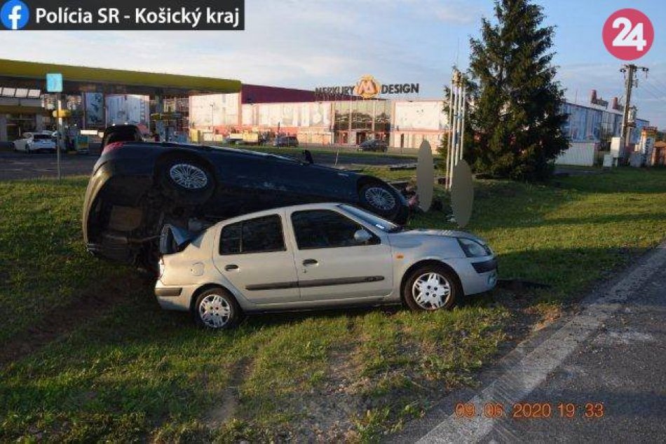 FOTO Z MIESTA: V Michalovciach sa odohrala kuriózna dopravná nehoda