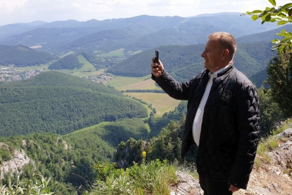 V OBRAZOCH: Predseda NR SR Boris Kollár na návšteve Muránskej planiny