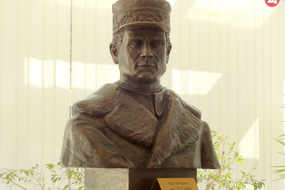 FOTO: Spomienka na M. R. Štefánika a jeho sochu v Považskej Bystrici