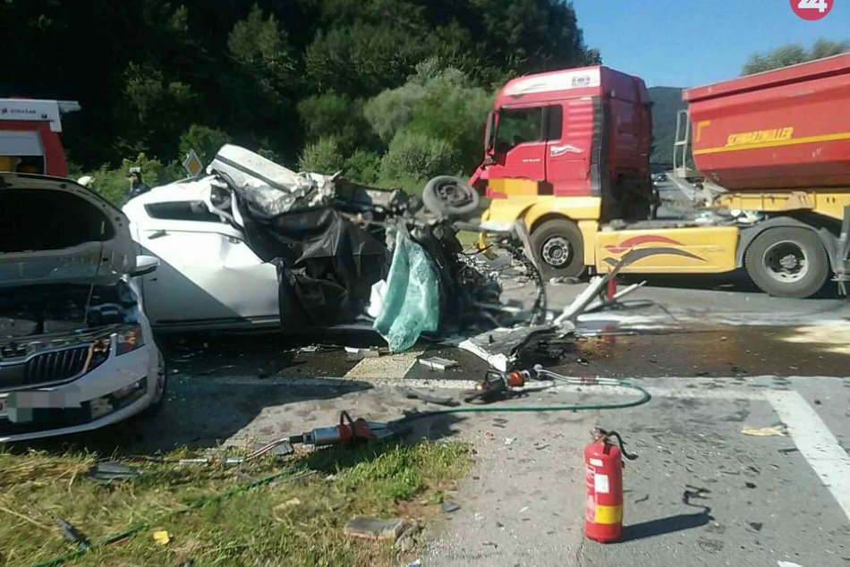 FOTO z tragickej nehody v Považskej Bystrici