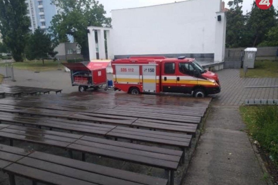 Dobrovoľní hasiči vydezinfikovali amfiteáter