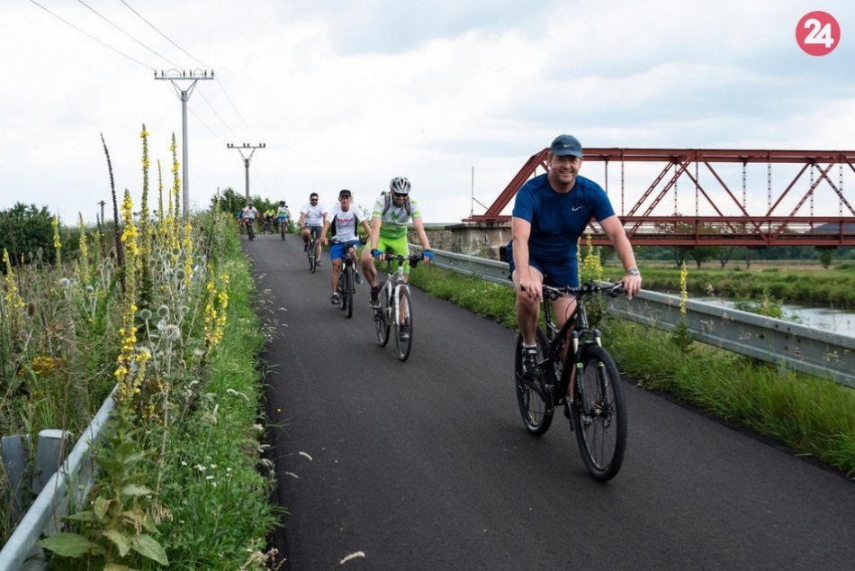 FOTO: Medzi Novým Mestom a Trenčínom je hotových už 12 km novej cyklotrasy
