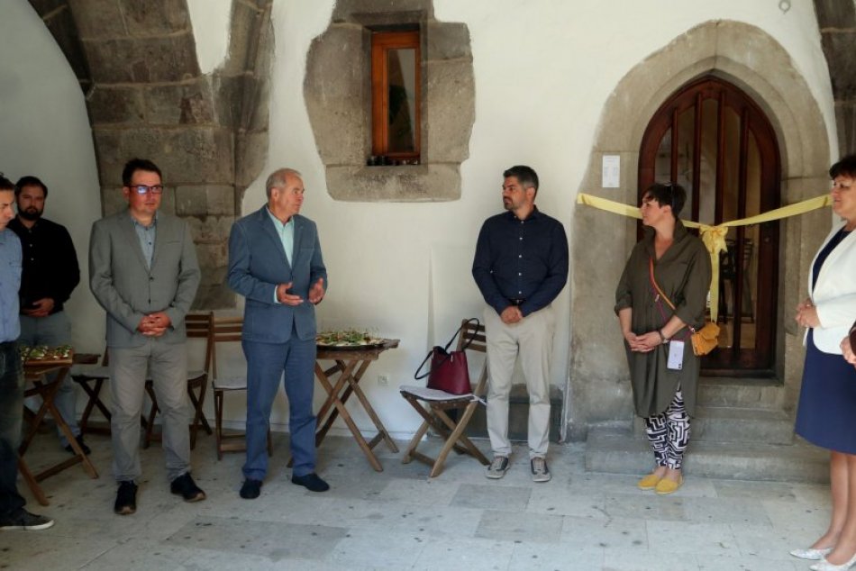 V OBRAZOCH: Otvorenie kaviarne na Zvolenskom zámku