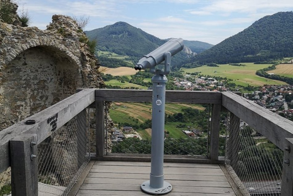 OBRAZOM: Nový ďalekohľad na Považskom hrade