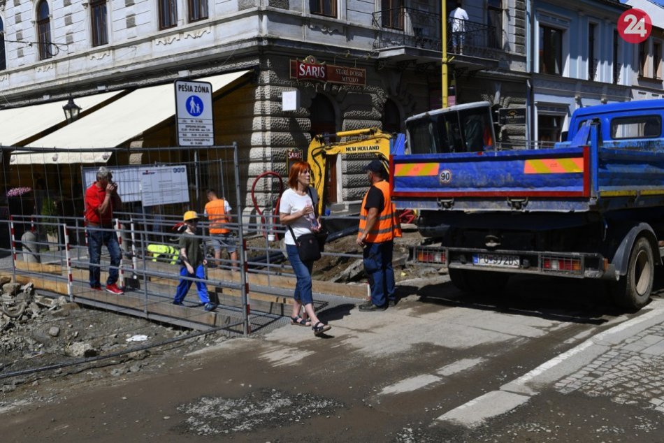 Obrazom: Rekonštrukcia Jarkovej ulice prebieha aj s komplikáciami