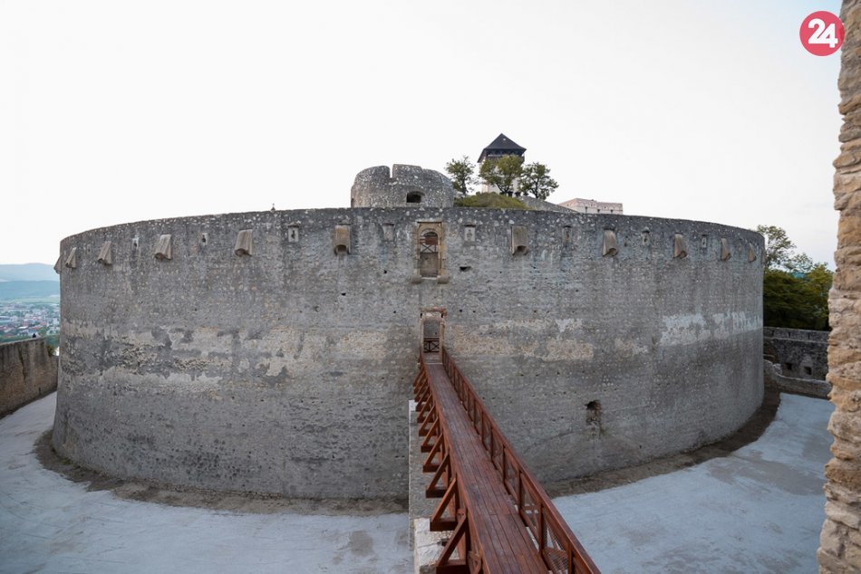 OBRAZOM: Južné opevnenie Trenčianskeho hradu po rekonštrukcii