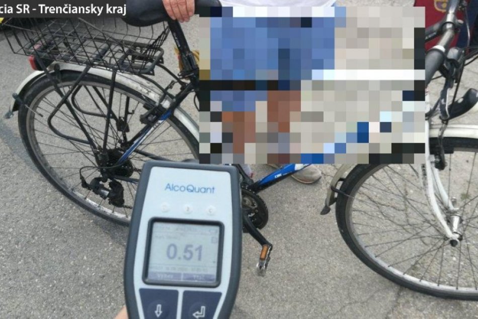 FOTO: Policajti z Trenčína chytili viacero cyklistov jazdiacich pod parou