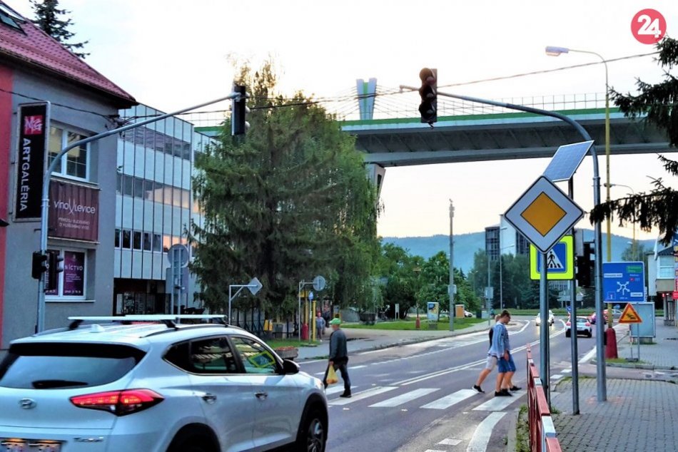 OBRAZOM: Nové semafory v Považskej medzi hlavnou a veľkou okružnou križovatkou