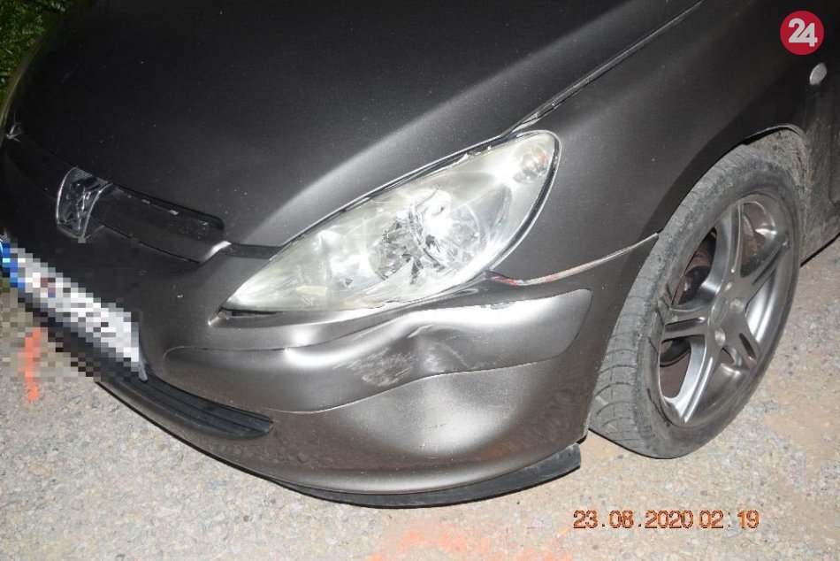 V OBRAZOCH: Mladík jazdil bez vodičáku a zrazil chodkyňu