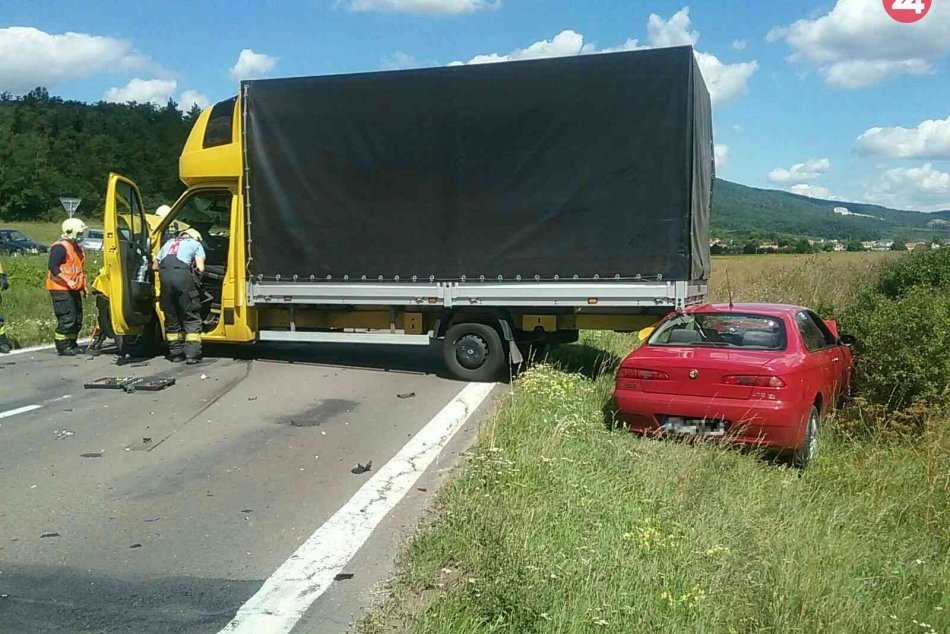 OBRAZOM: Dopravná nehoda troch vozidiel pri obci Dolné Vestenice