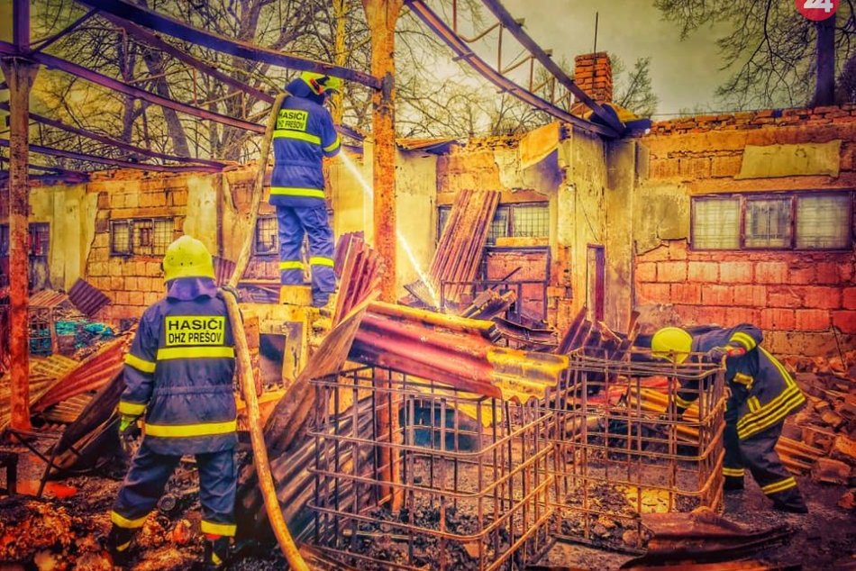 Obrazom: Netradičné zábery práce dobrovoľných hasičov v Prešove