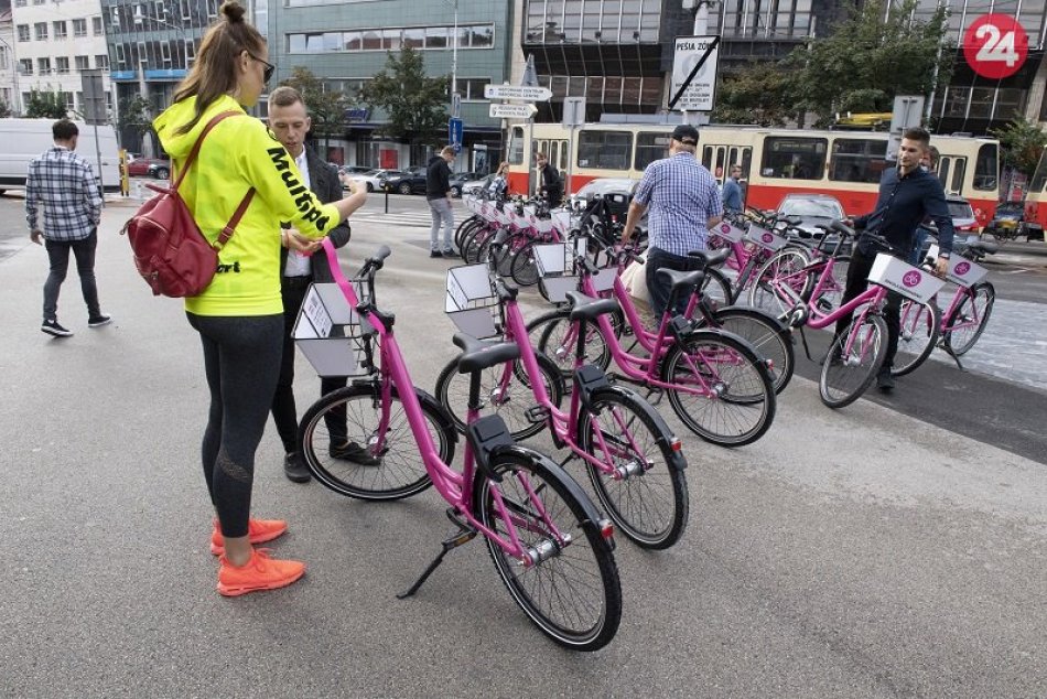Zdieľané ružové bicykle v Bratislave