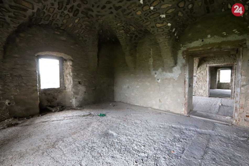 V OBRAZOCH: Zanedbaný renesančný kaštieľ v obci Dolná Mičiná