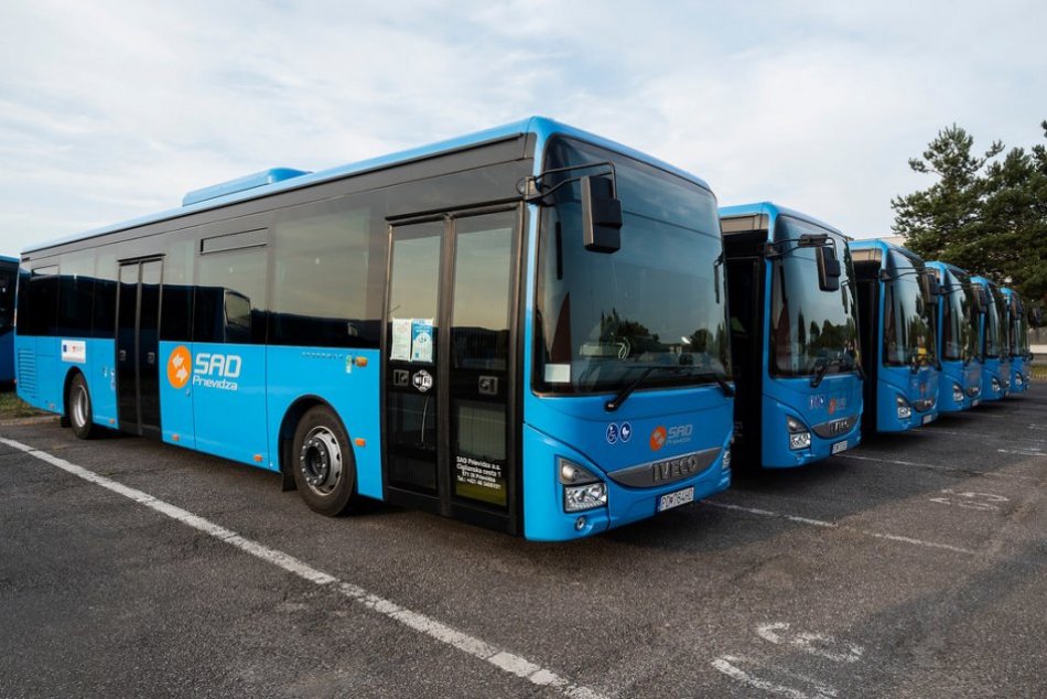 OBRAZOM: Vozový park prievidzského dopravcu doplnilo šesť nových autobusov