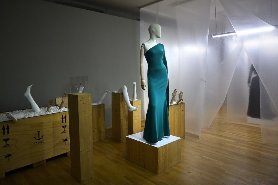 Výstava "Ó, šaty" v SNG