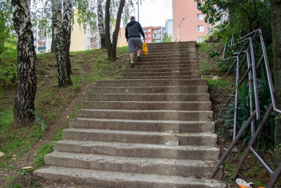 OBRAZOM: Na sídlisku Juh rekonštruujú chodníky a schodiská