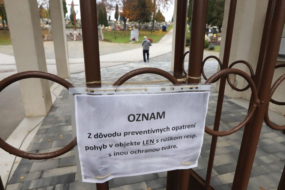 V OBRAZOCH: Mestský cintorín vo Zvolene počas zákazu vychádzania