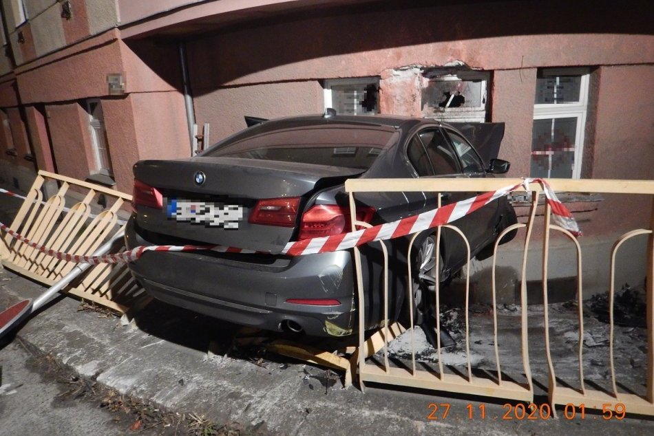 V OBRAZOCH: V centre Zvolena došlo k tragickej dopravnej nehode