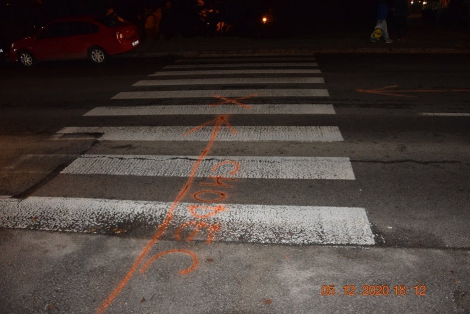 V OBRAZOCH: V Bystrici zrazil vodič chodca a odišiel