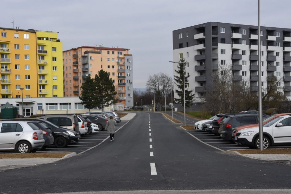FOTO: Trenčianska radnica finišuje s rekonštrukciou mestských komunikácií