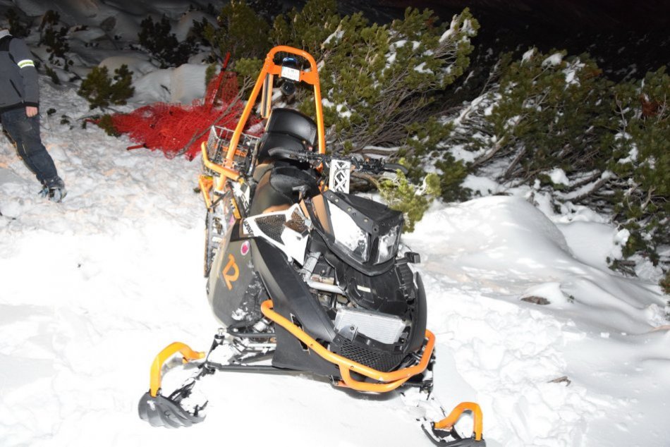 V OBRAZOCH: Snežný skúter na Chopku vážne zranil skialpinistu