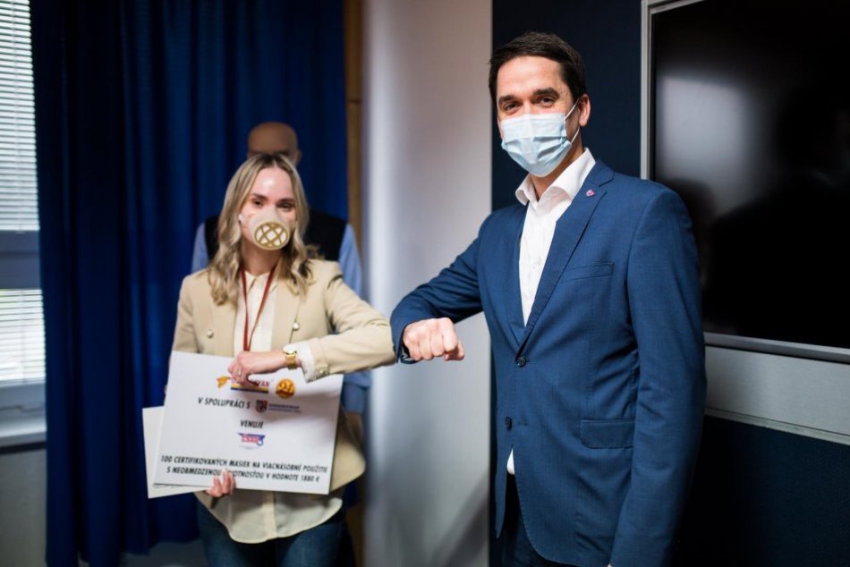 V OBRAZOCH: Nové ochranné masky pre vodičov prímestskej dopravy