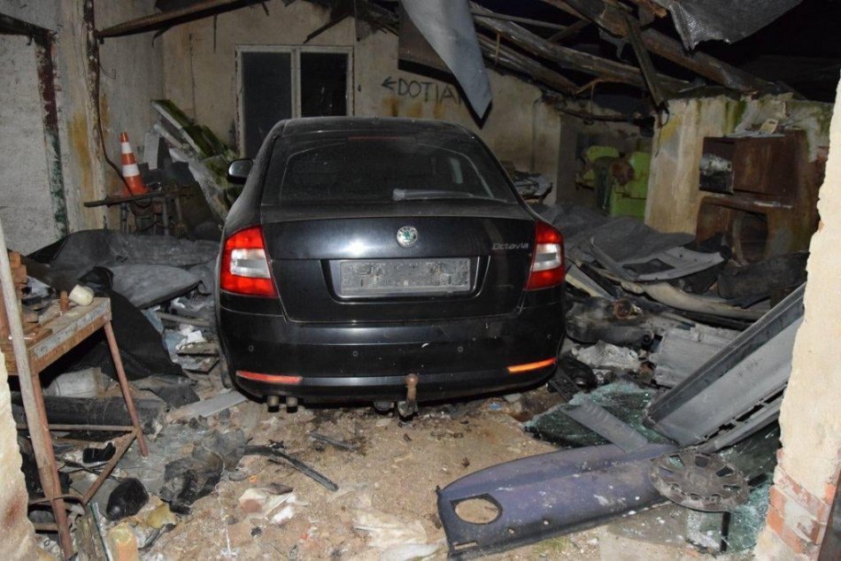 V OBRAZOCH: Policajti našli vo Zvolenskej Slatine ukradnuté auto