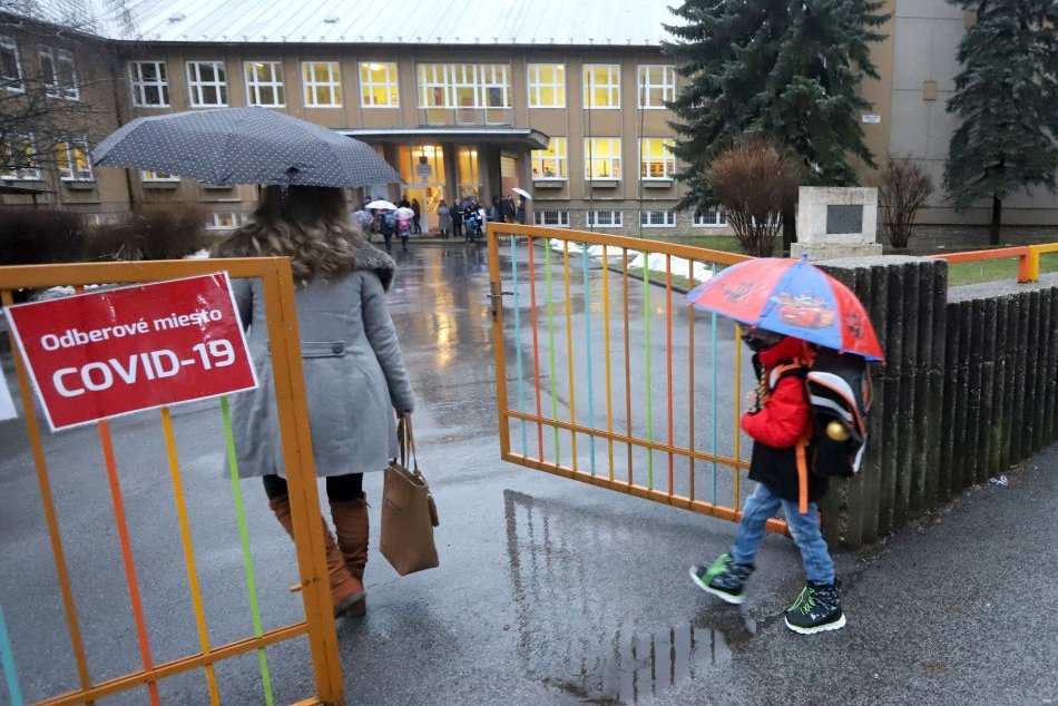 V OBRAZOCH: Bystrické školy sa opäť otvorili