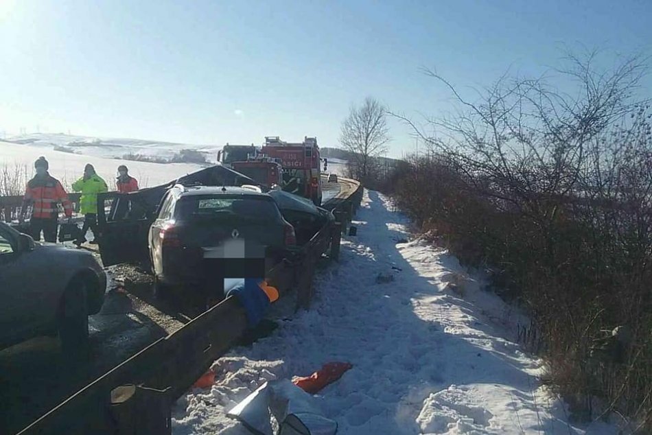 Zrážka dvoch áut v katastri obce Galovany (okres Liptovský Mikuláš)
