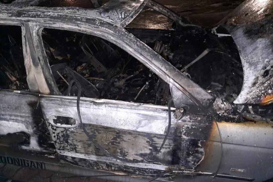 Podpálené BMW v Nových Zámkoch