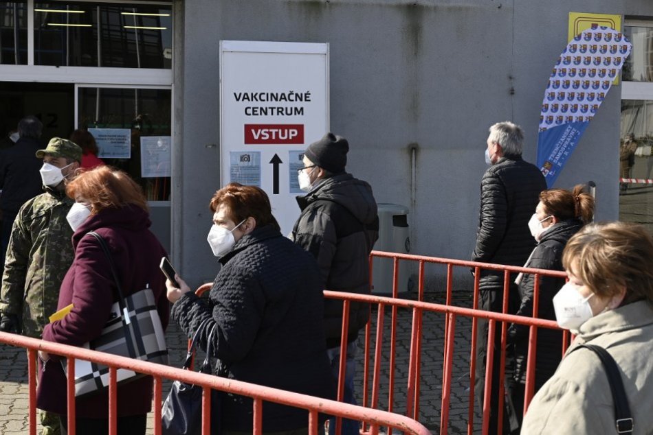 FOTO: Otvorenie veľkokapacitného očkovacieho centra na výstavisku v Trenčíne