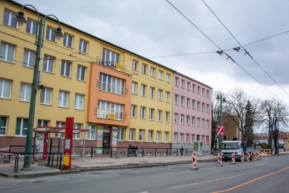 Obrazom: Zastávka MHD v Prešove podlieha rekonštrukcii