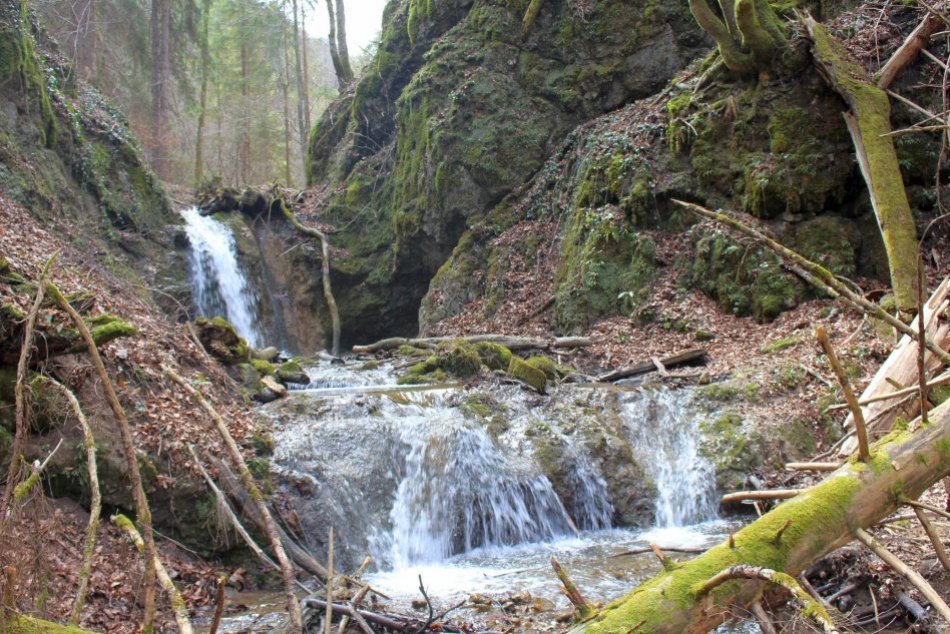 V OBRAZOCH: Tieto 3 vodopády pri Bystrici pozná len málokto