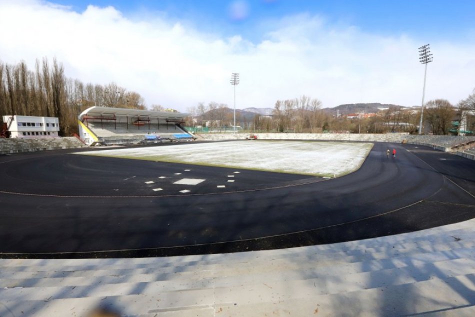 V OBRAZOCH: Národný atletický štadión v Bystrici na aktuálnych záberoch