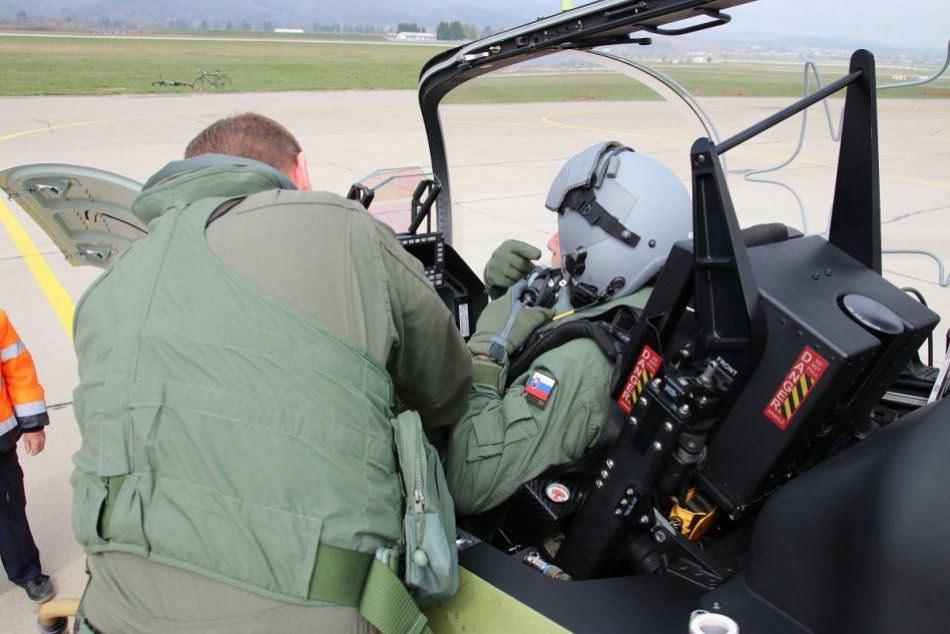 V OBRAZOCH: Piloti Vzdušných síl SR si na Sliači vyskúšali nové cvičné lietadlo