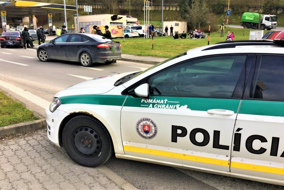 OBRAZOM: Policajná naháňačka vyvrcholila v centre Považskej Bystrice