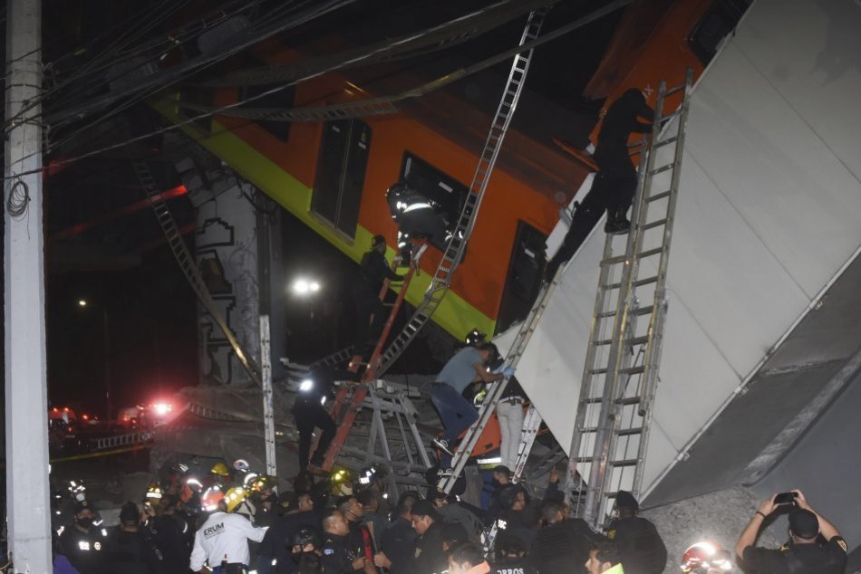 V Mexiku sa zrútila časť mosta pre metro