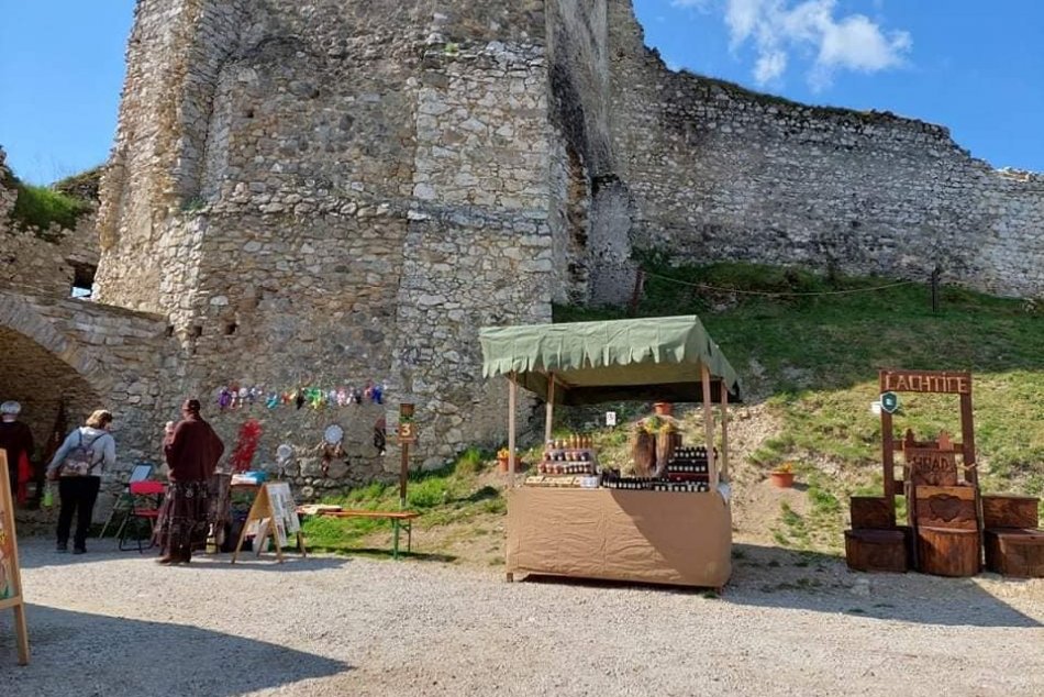 V OBRAZOCH: Čachtický hrad opäť otvoril svoje brány