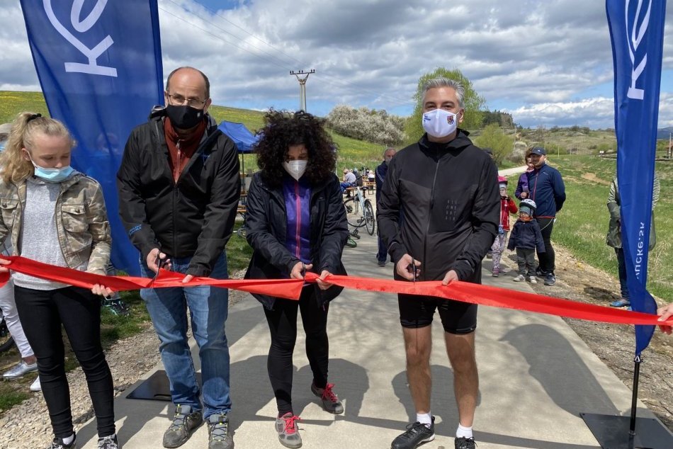 V obci Harichovce otvorili dva úseky cyklochodníka
