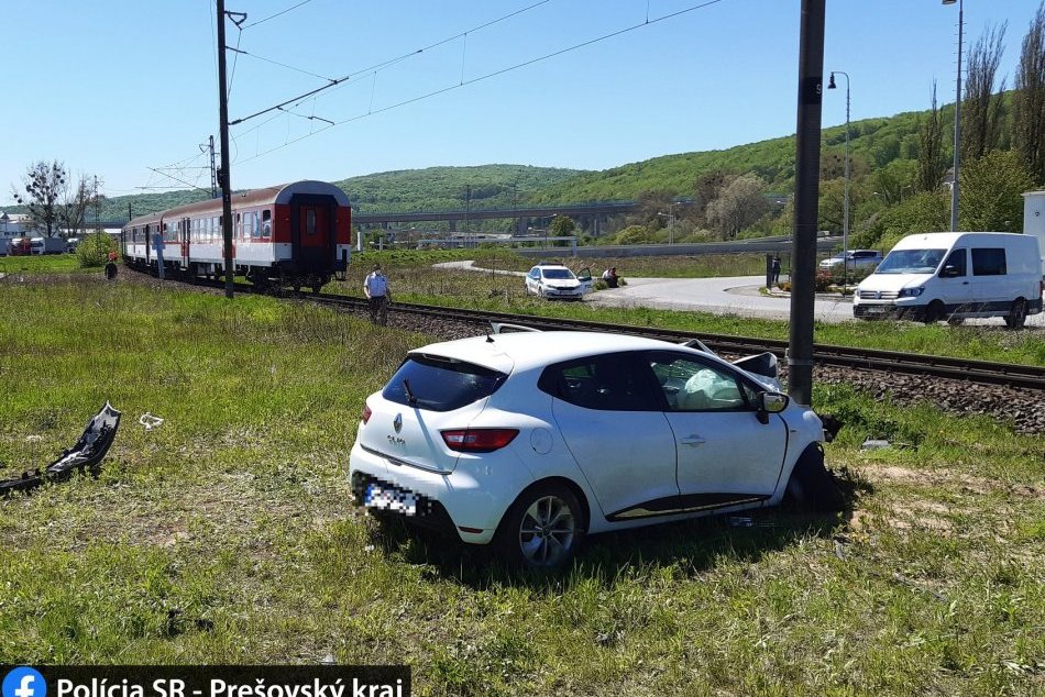 Objektívom: Nehoda osobného auta s vlakom v Prešove