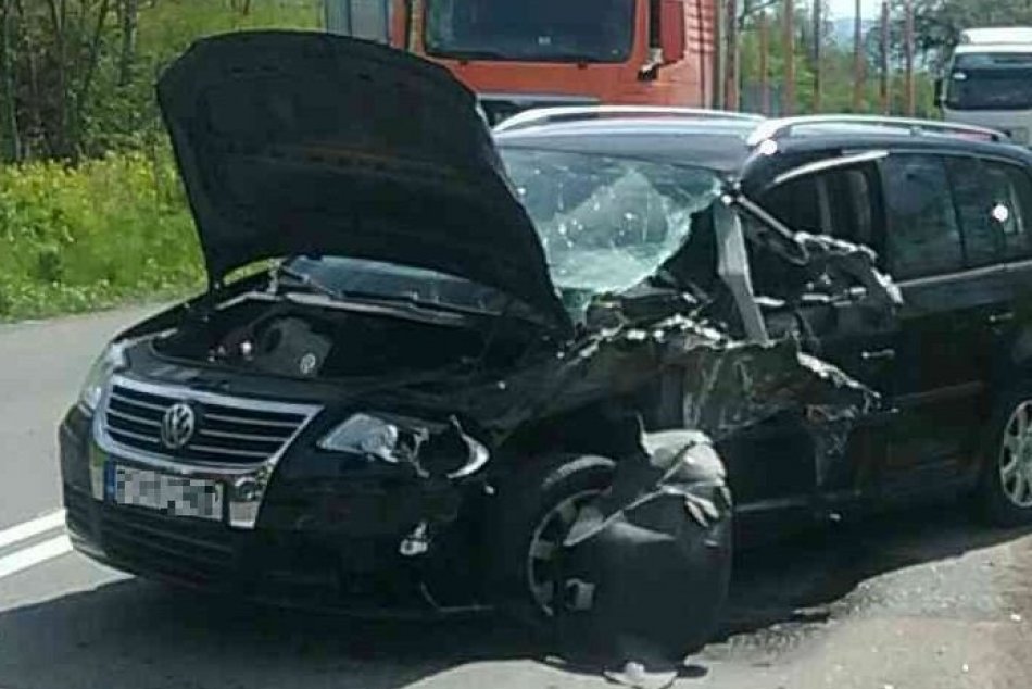 OBRAZOM: Dopravná nehoda pri obci Pravenec