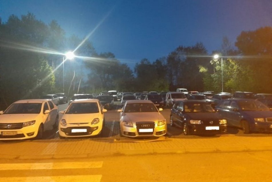 Parkovisko na Sídlisku pod Sokolejom