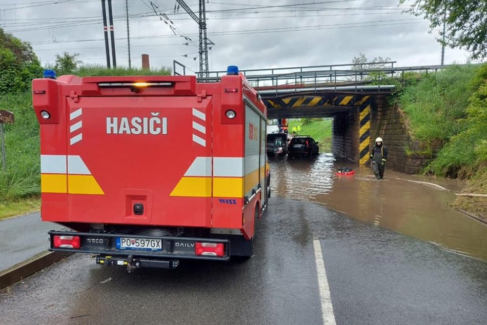 Objektívom: Dobrovoľných hasičov v Prešove zamestnalo nepriaznivé počasie