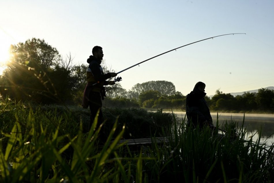 FOTO: Kaprová sezóna začala aj na Bodovskom rybníku pri obci Krivosúd - Bodovka